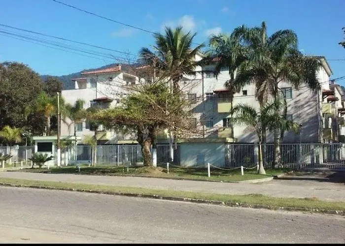 Condomínio de frente para o mar em Ubatuba